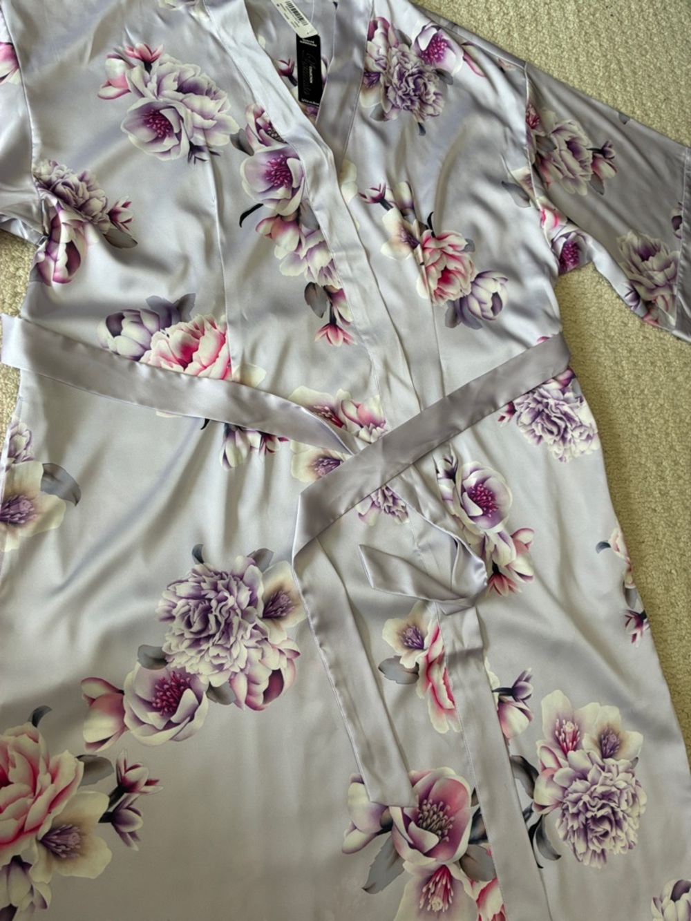 La Vie en Rose NWT LUXURY EDITION
Victorian Floral Long Satin Robe Size Medium - Picture 4 of 10